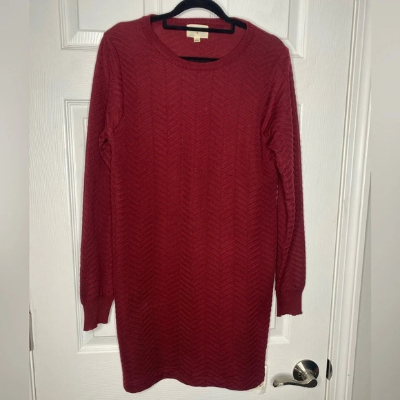 EVERLY NWT Maroon/Red Chevron Print Sweater Dress Size Small - Picture 1 of 8